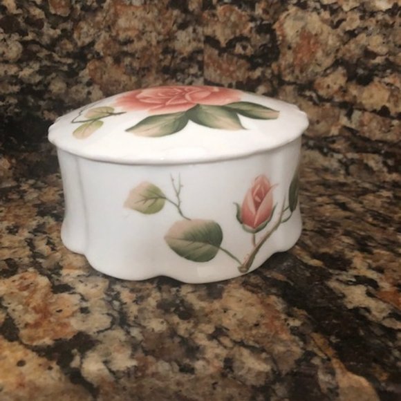 2004 PEACH ROSE PORCELAIN JEWELRY OR TRINKET BOX - Picture 8 of 9